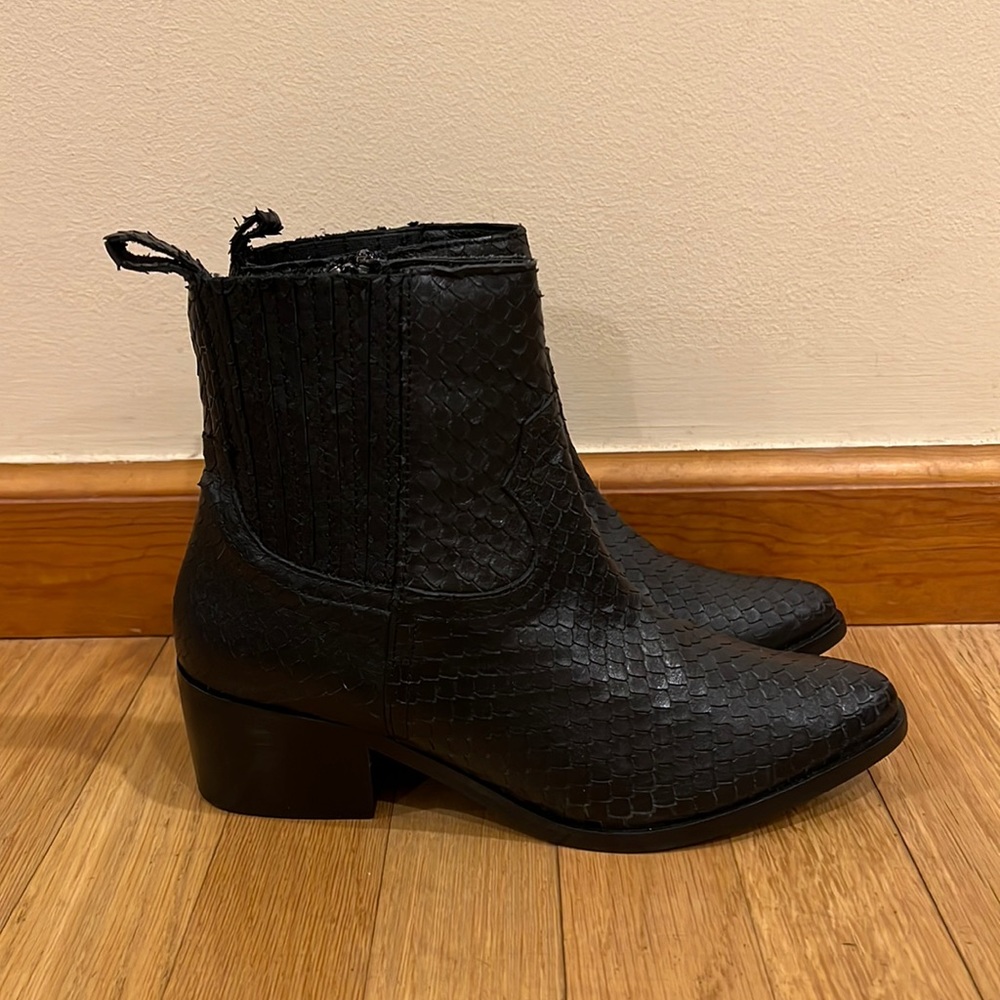 NWOT STEVEN by Steve Madden Booties